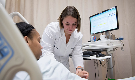 Nurse treating Cleveland Clinic patient